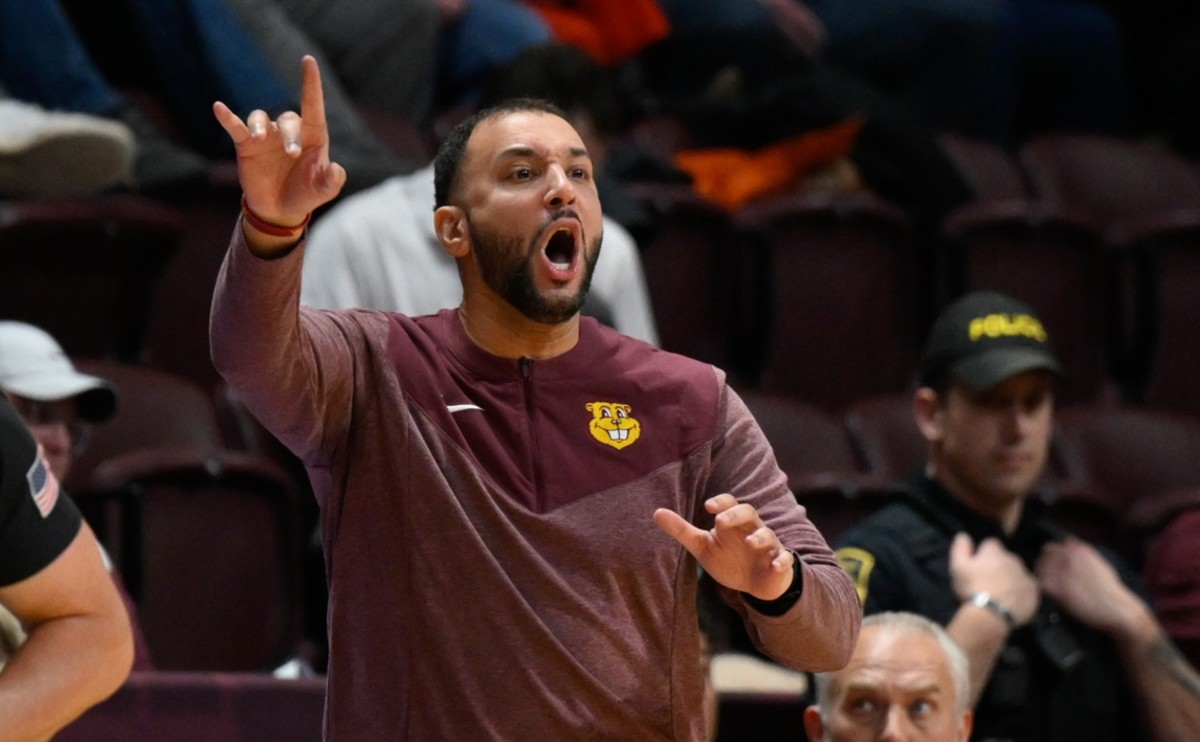 Minnesota Golden Gophers head coach Ben Johnson during game against the Virginia Tech Hokies at Cassell Coliseum.